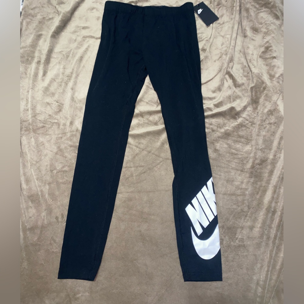 Black Nike leggings, never worn, NWT